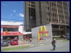  6A Avenida, South part 01 - McDonald's